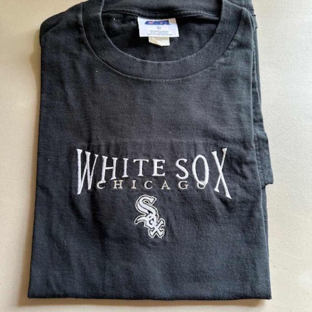 Men's Chicago White Sox embroidered T-shirt Size XL